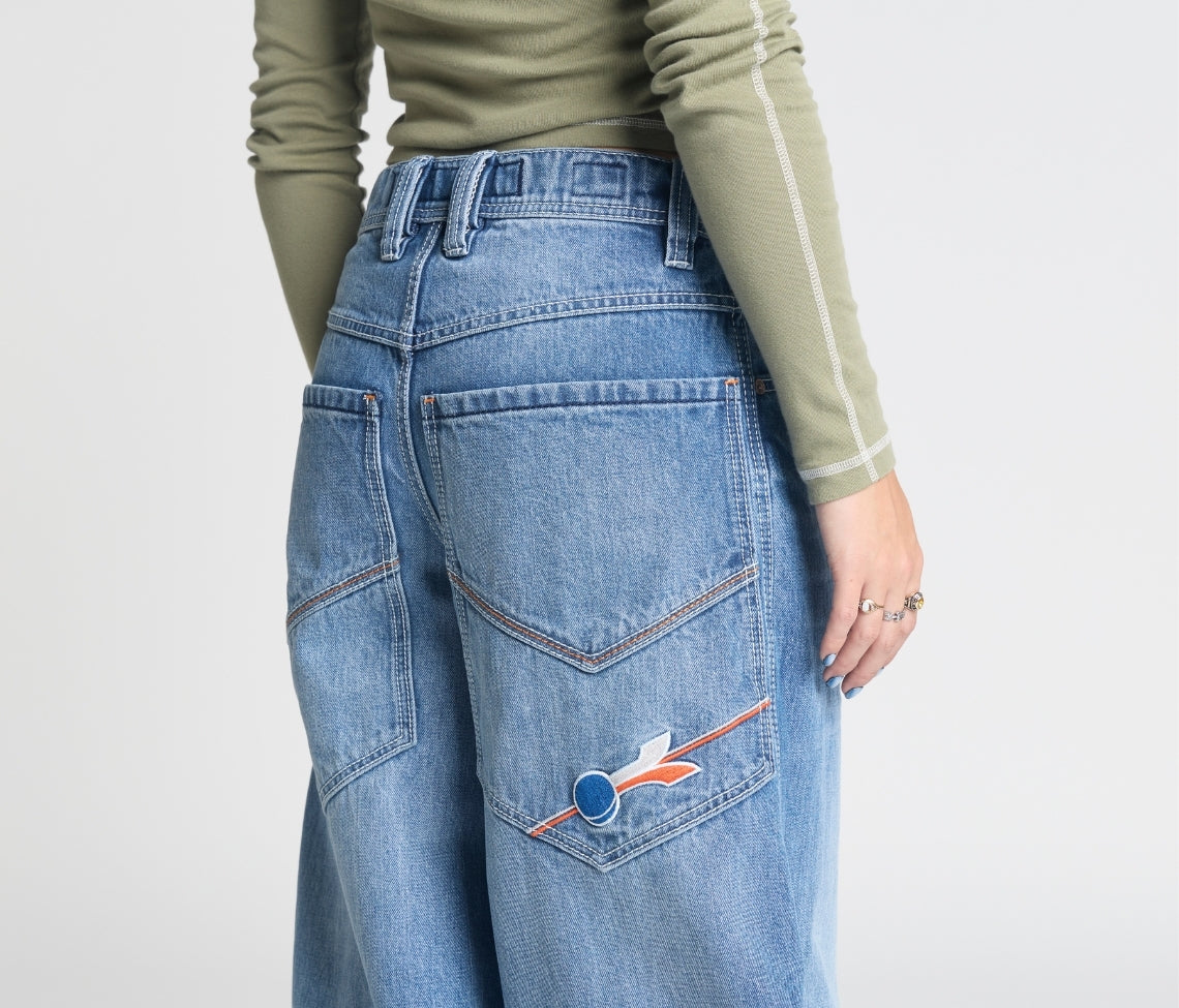 W Planet K 26 Inch Jeans 90s Medium Wash Hidden Stash Pocket Bottom Leg Opening