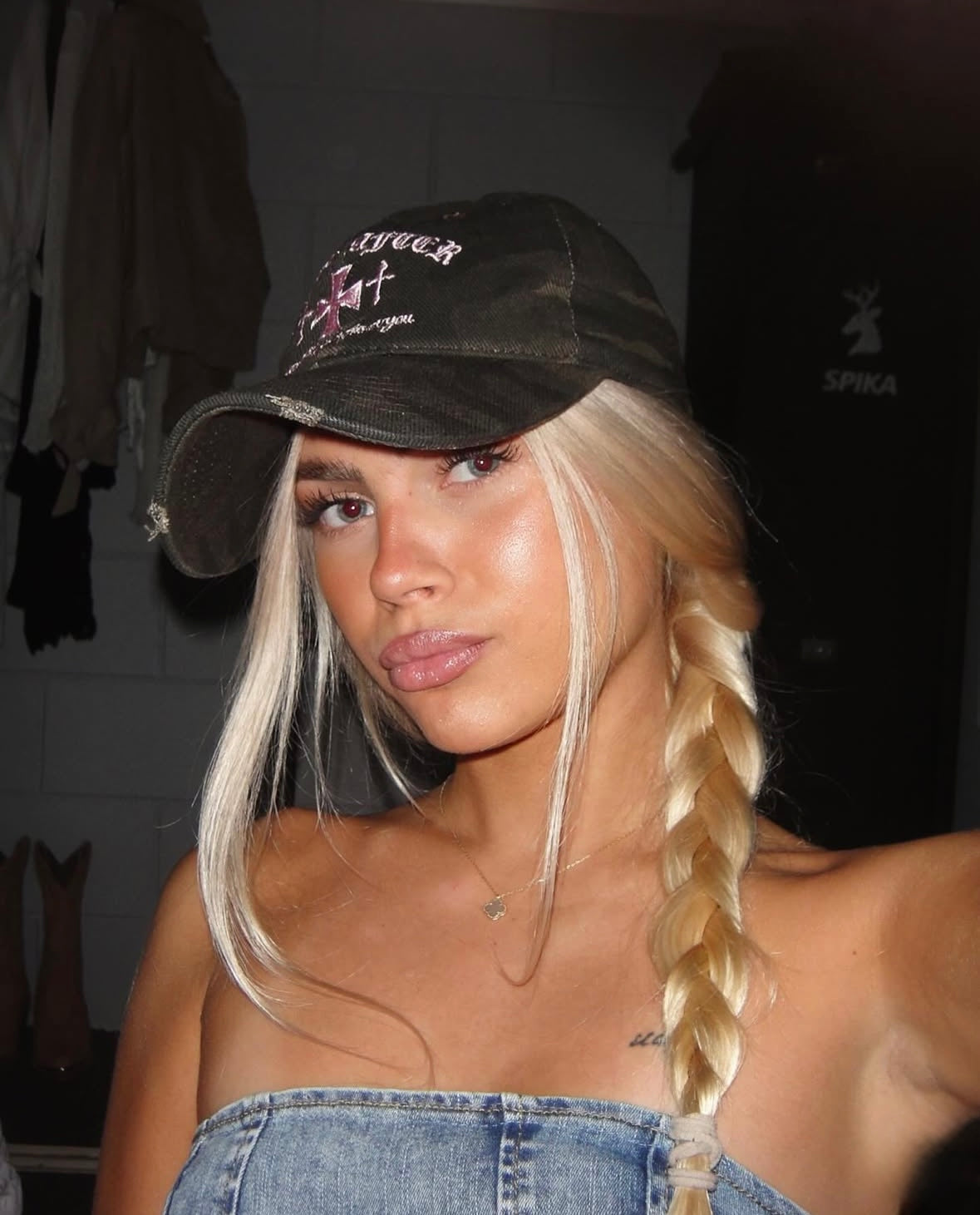 Nikon Coolpix L27 Digital Camera