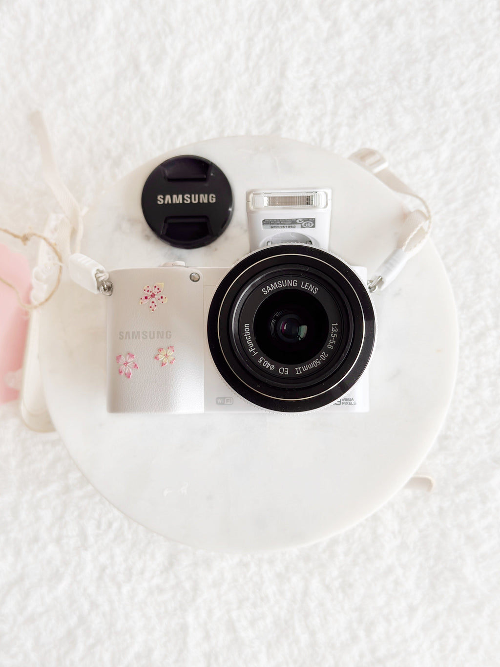 Samsung NX1000 |