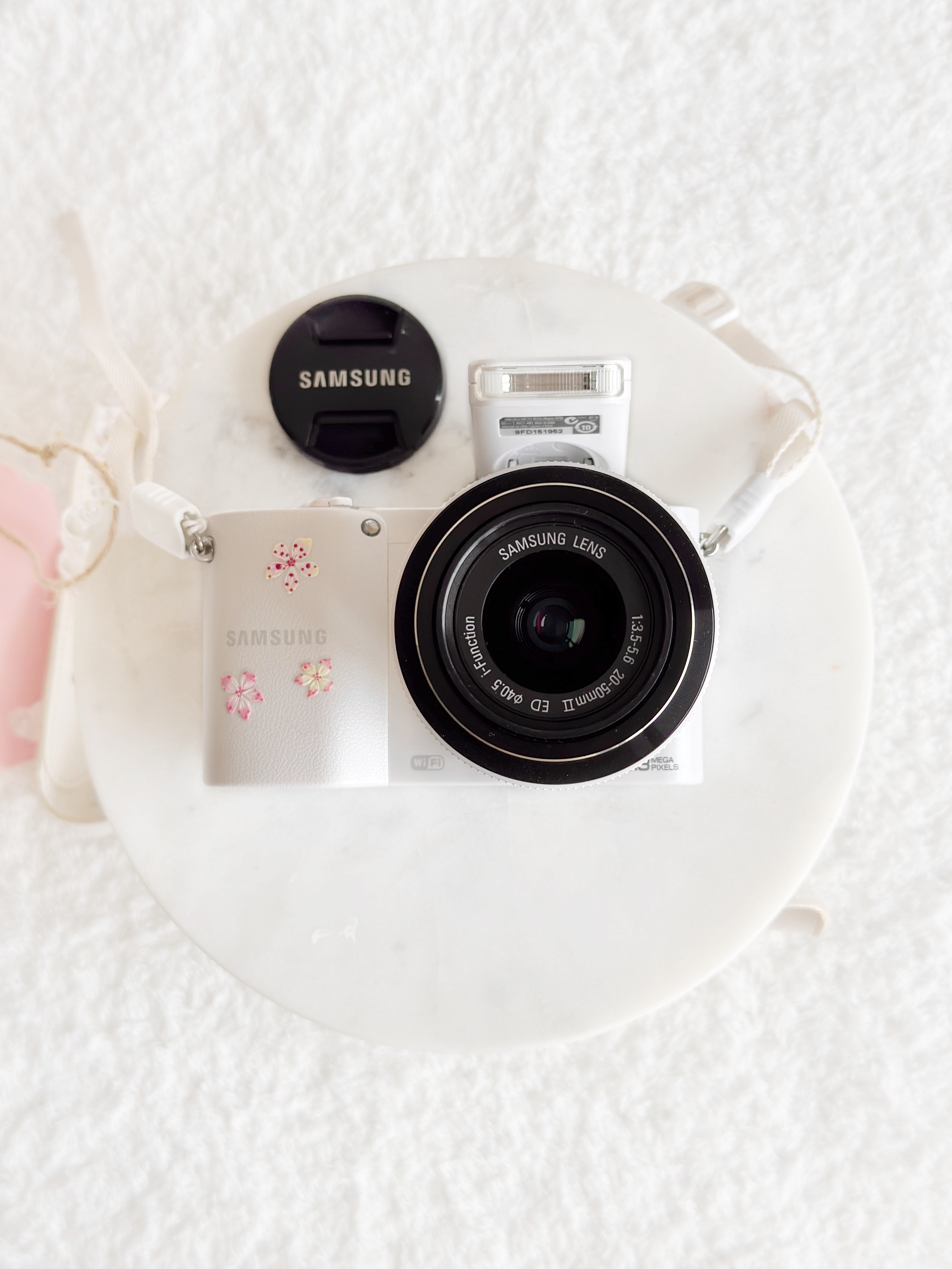 Samsung NX1000 |