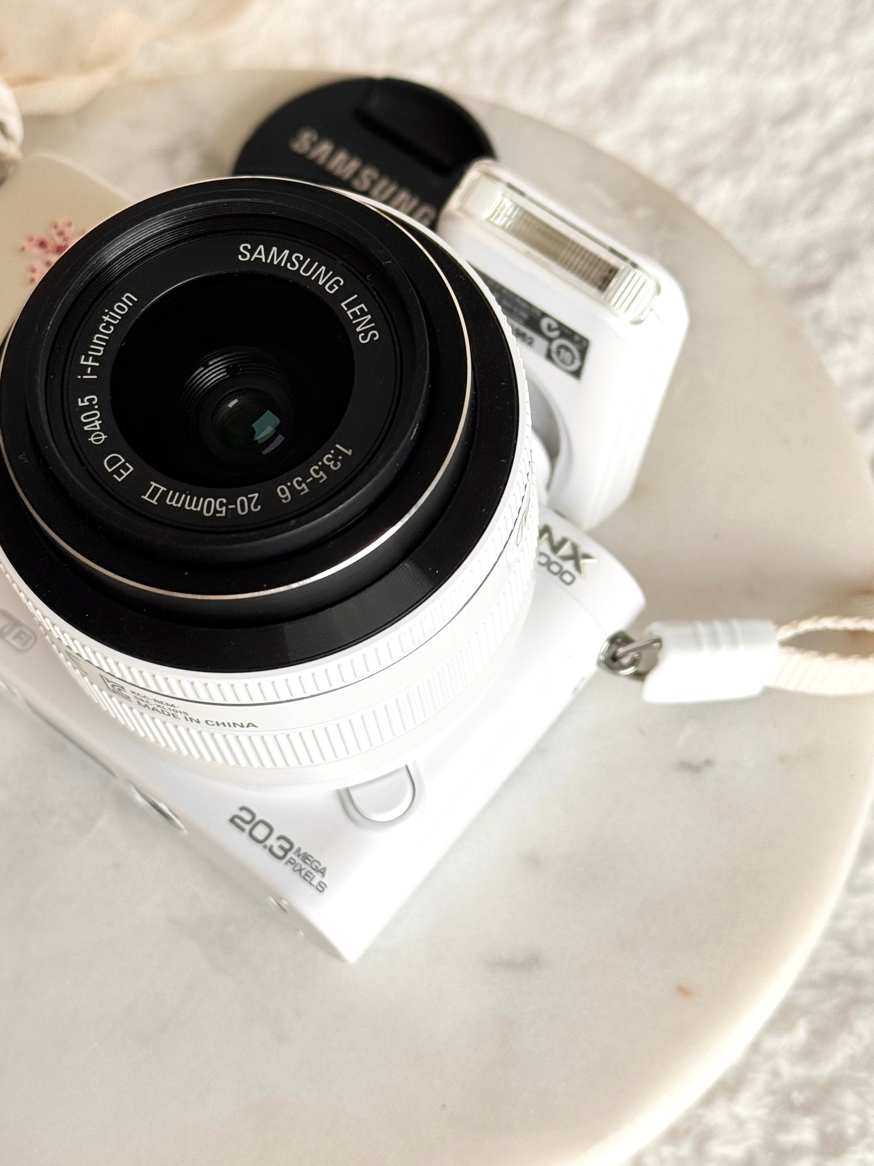 Samsung NX1000 |